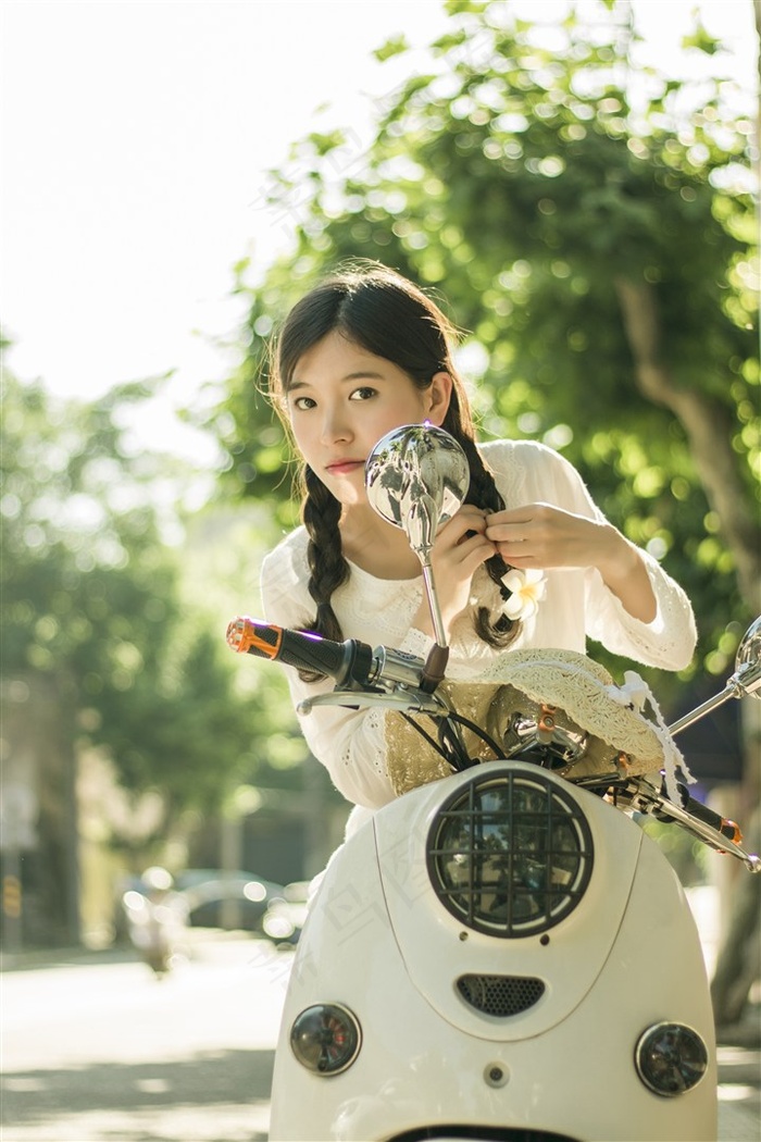 她的脚趾夹住我的命根