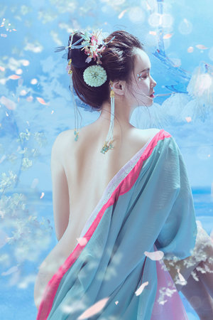 国模杨依大尺度激情私拍